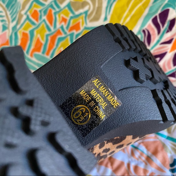 💕Leopard Print Lace-up Lug Sole Combat Booties💕 - Picture 7 of 10